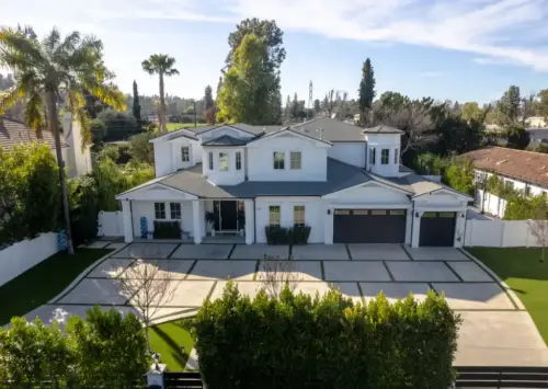 LA-Luxury-Rehab-Exterior-Entrance-III-–-5201-Veloz-Ave-Tarzana-CA-91356-1-1024x727-1.webp