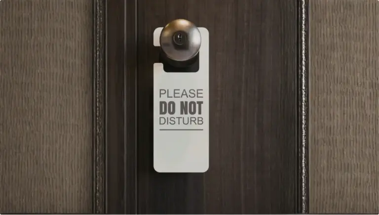 A "Please Do Not Disturb" sign on a dark wood door, representing total confidentiality and executive-level privacy in recovery.